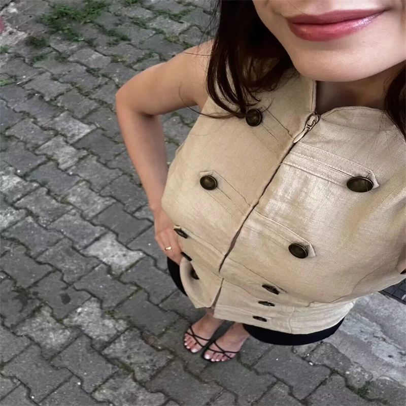 Sleeveless Double-Breasted Decorative Stand Collar Slim-Fit Women's Top, Fashionable and Unique Style, 2026 New Arrival
