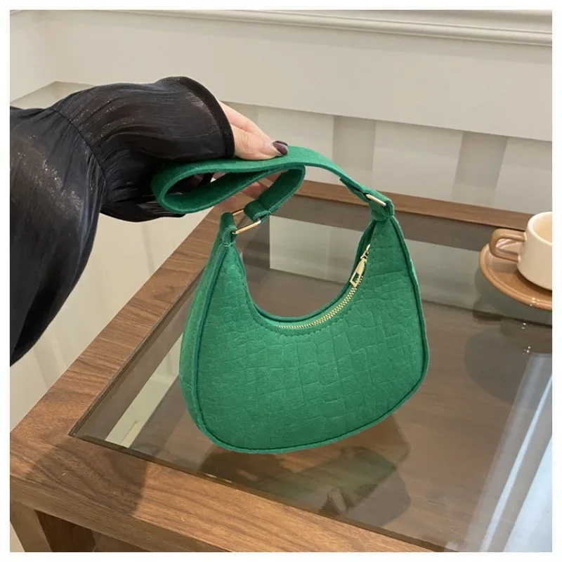 Multi Colored Woolen Crocodile Patterned Bag, Retro Fashionable Crescent Shaped Shoulder Bag, Women's Zipper Casual Handbag