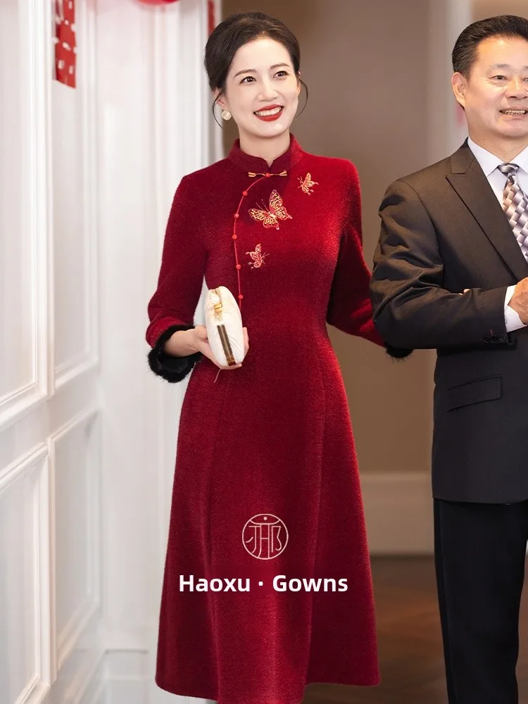 

Элегантное бархатное свадебное платье для матерей невесты, утепленное, зимнее, модное, с длинными рукавами, средней длины, ципао для женщин...