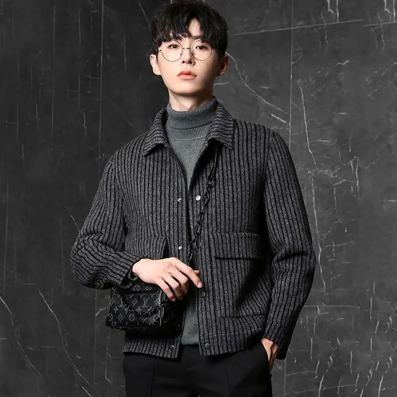 

2023 Autumn Winter Casual Striped Mens Wool Overcoat Thick Warm Short Jacket Men Turn-down Collar Casual Woolen Wind Coats