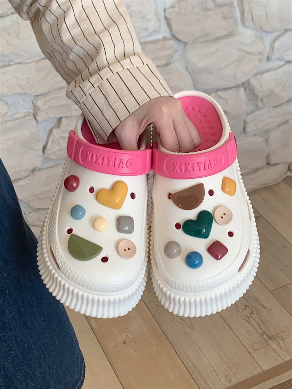 Women Man Garden Shoes Summer Slippers Creative Love Button Outdoor Anti Slip Bun Hole Shoes EVA Thick Soled Beach Sandals