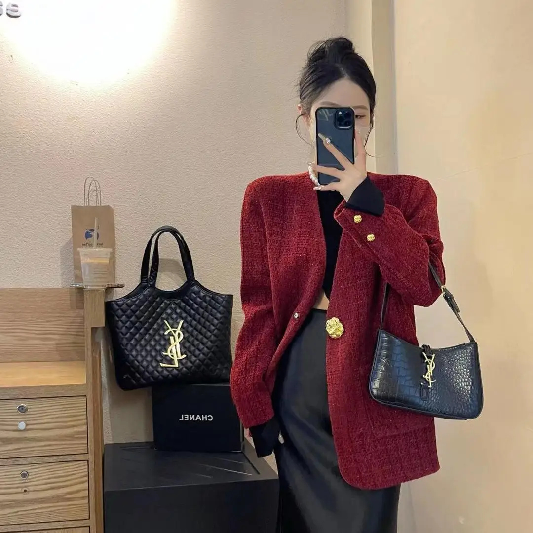 

2023 Autumn And Winter New Korean Version Design Sense High-end Foreign Style Small Fragrance Long Sleeved Jacket Women's Light