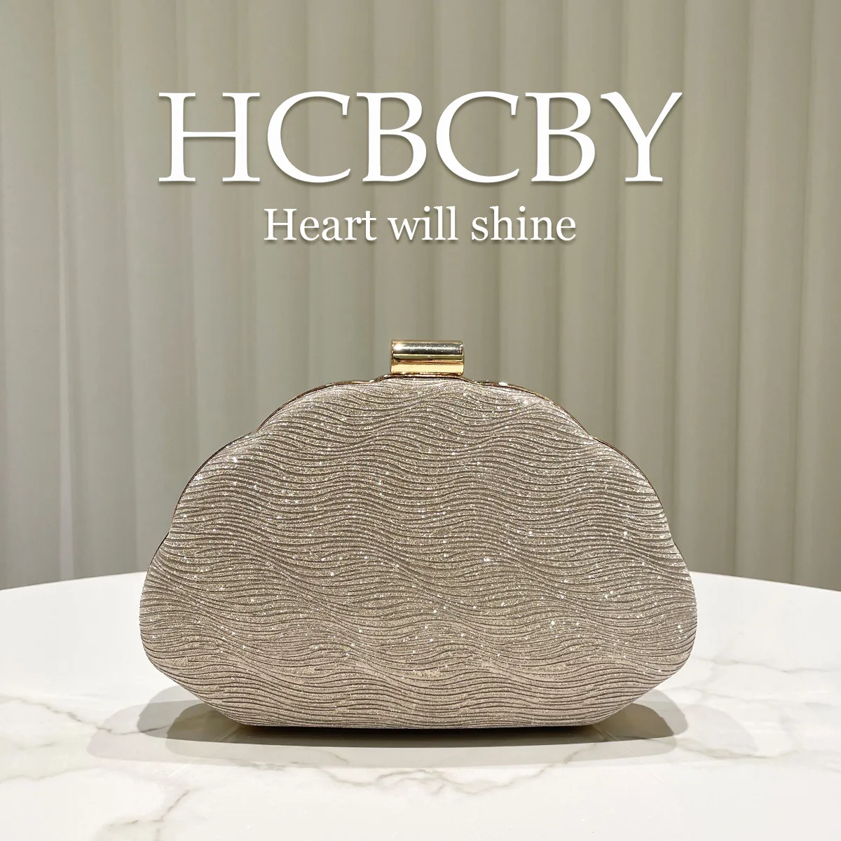 Gold shiny shell-shaped water ripple clutch bag, women's fashionable simple and elegant box-shaped dinner bag