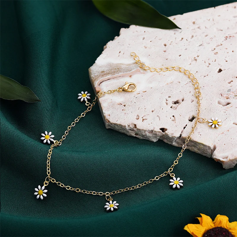 Cute Small Daisy Flower Anklets for Women Beach Anklet Leg Bracelet Bohemian Pearl Shell Foot Chain Beach Sandals Jewelry Gift