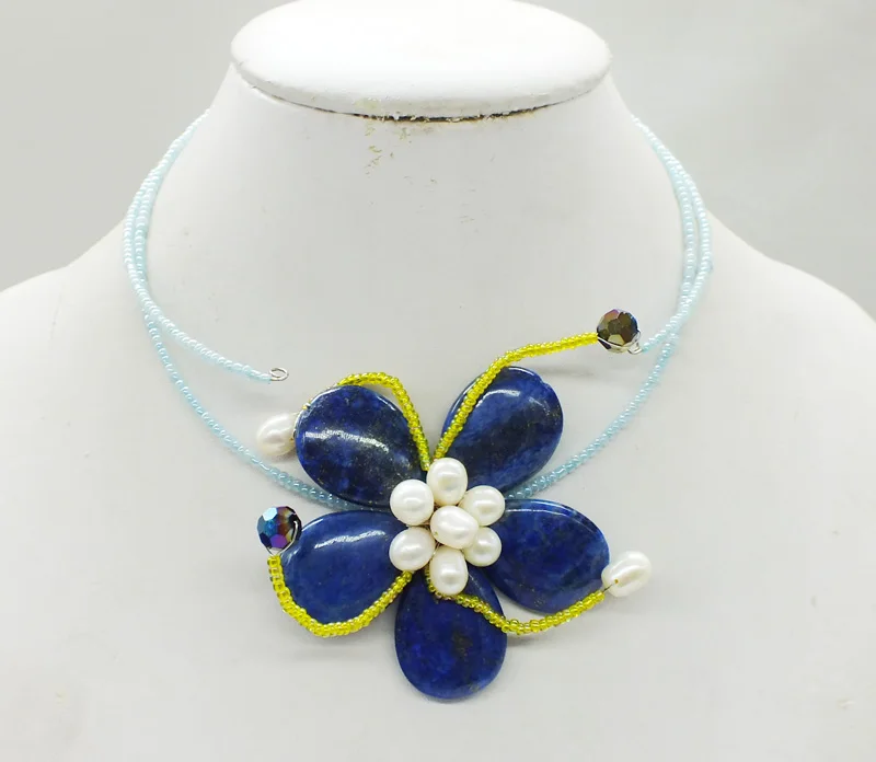 

WL-561 # Amazing.Beautiful ! Semi-precious stone flower necklace.(last one)