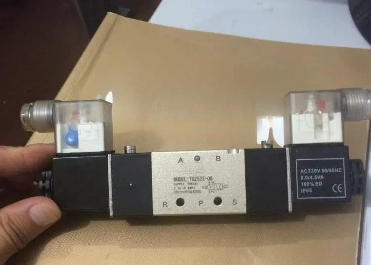 

Dual Electronic Control Pneumatic Directional Solenoid Valve TG2522-08 Can Replace 4V220-08