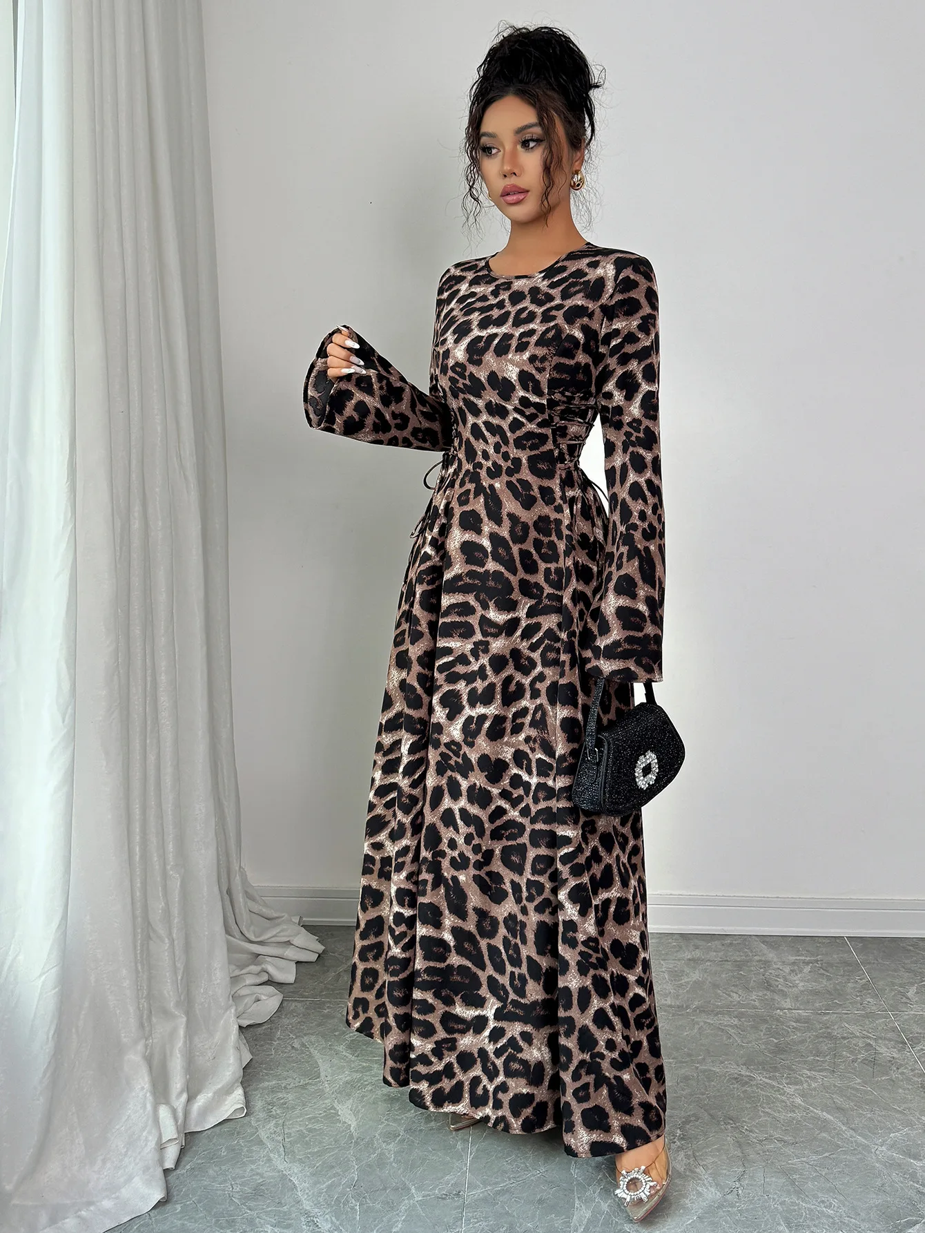 Sukienki Damskie Sukienka Meduza Wiosna Satyna Perły Inkrustowane Marszczenia Rozcięcie na boku Midi Bankiet Francuski Wykwintny Minimalistyczny Damski Artystyczny