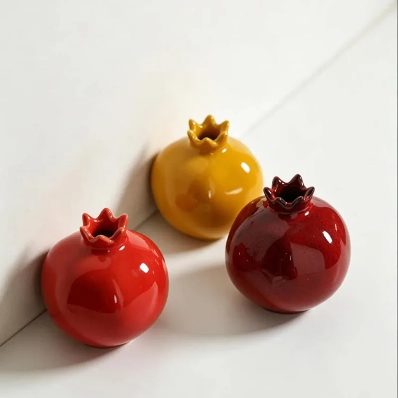 Creative Red Ceramic Pomegranate Vase Ornament for Living Room Wine Cabinet Office Desk Decoration Pomegranate Vase Craft Gifts