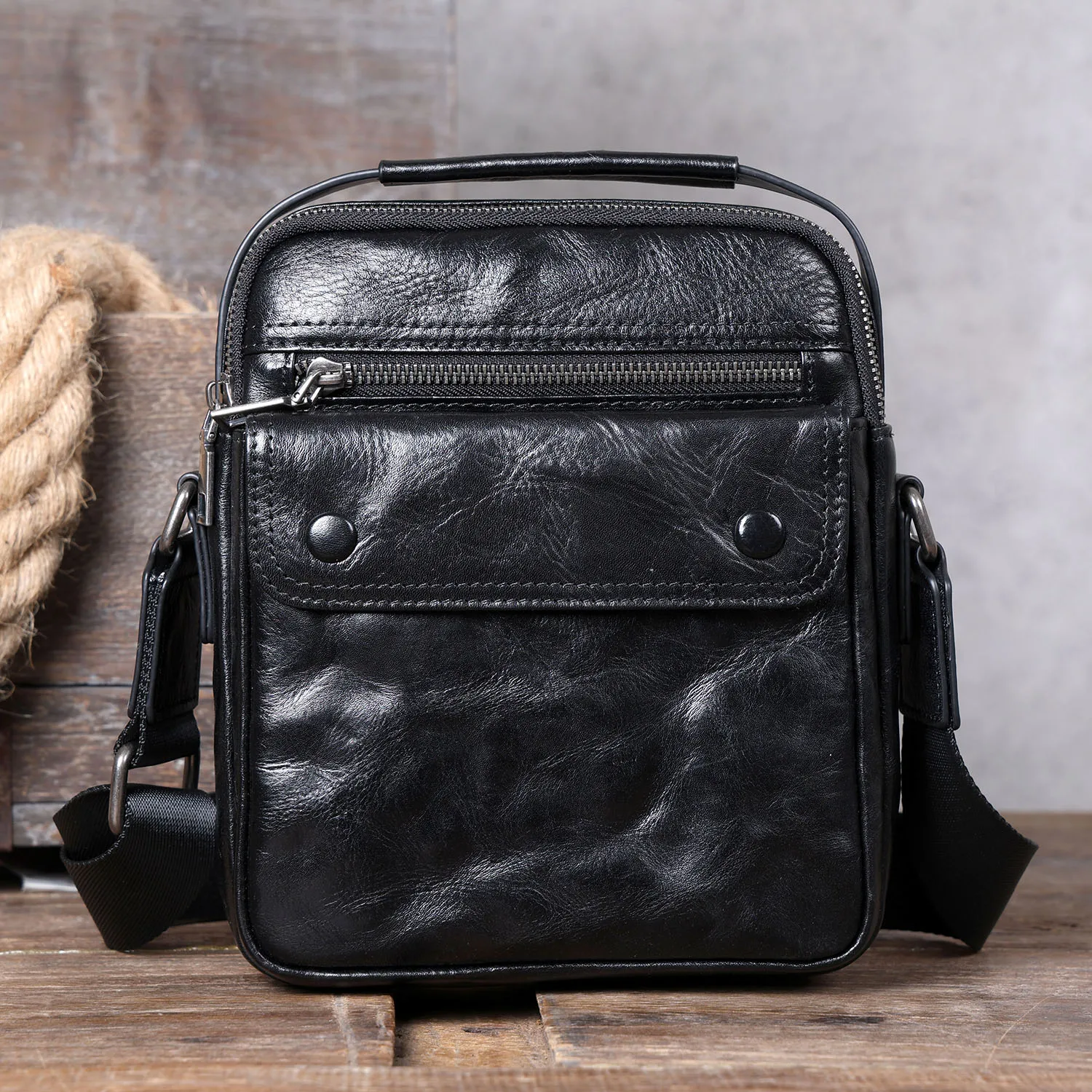 S.WORKER Echtleder Herren Umhängetasche Messenger Bag Crossbody-Taschen für Männer Rindsleder Oberleder Modischer Casual-Stil – Detail 7
