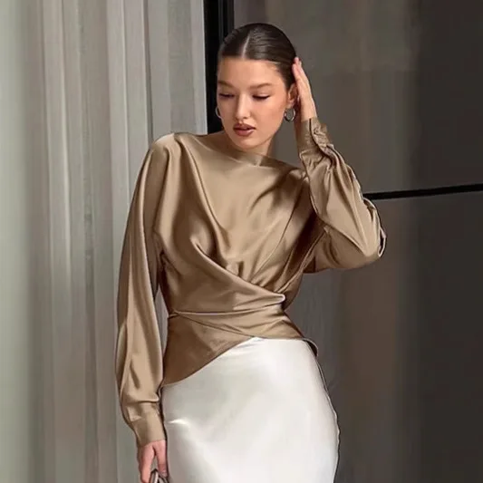 

Новая женская блузка из атласа однотонного цвета с длинным рукавом, круглым вырезом, драпировкой на талии, в минималистичном стиле, для офиса, весна-лето