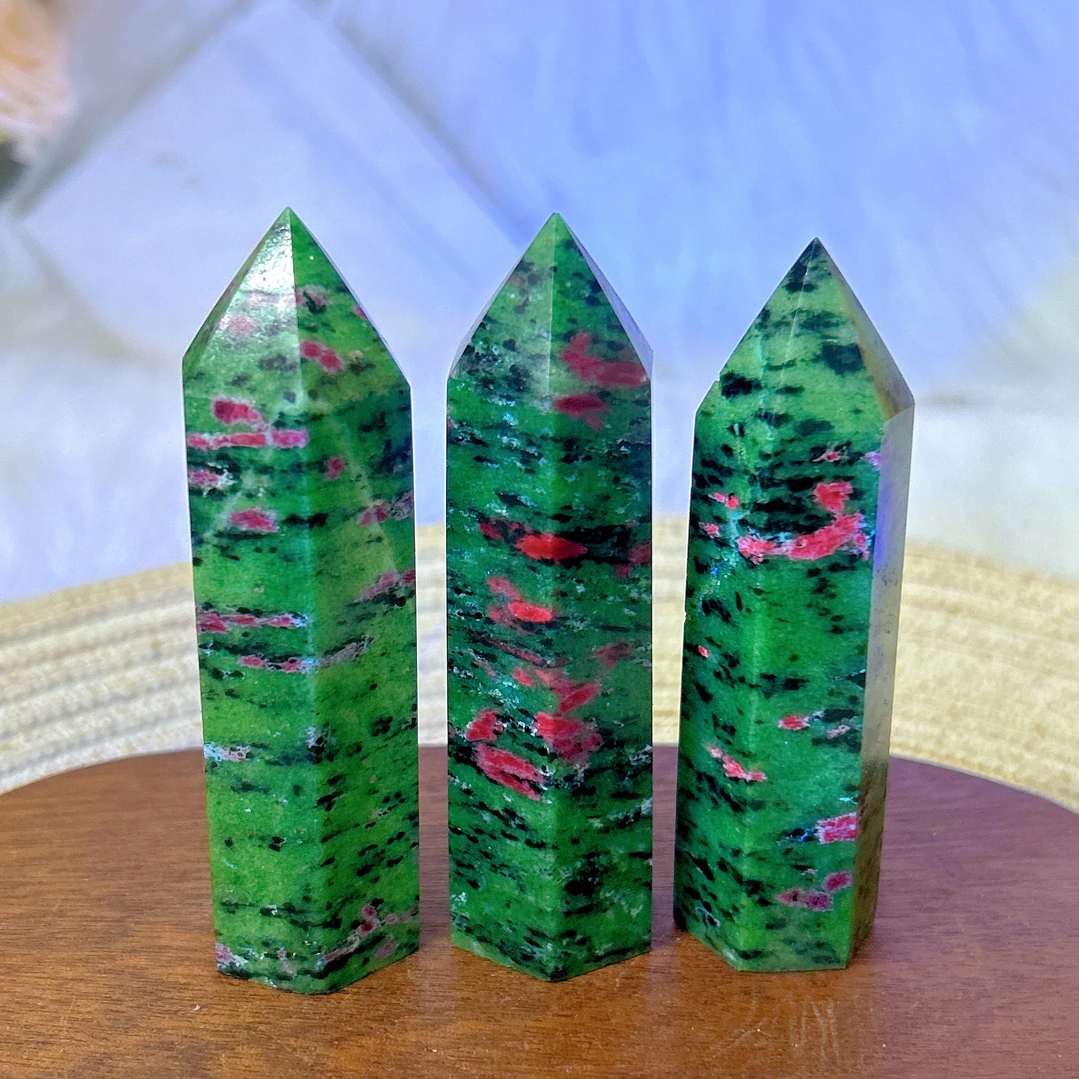 

Healing Natural Crystal Ruby Zoisite Tower UV Light Fluorescence Flashy Rare Gemstone Mineral Energy Home Decorations Gift