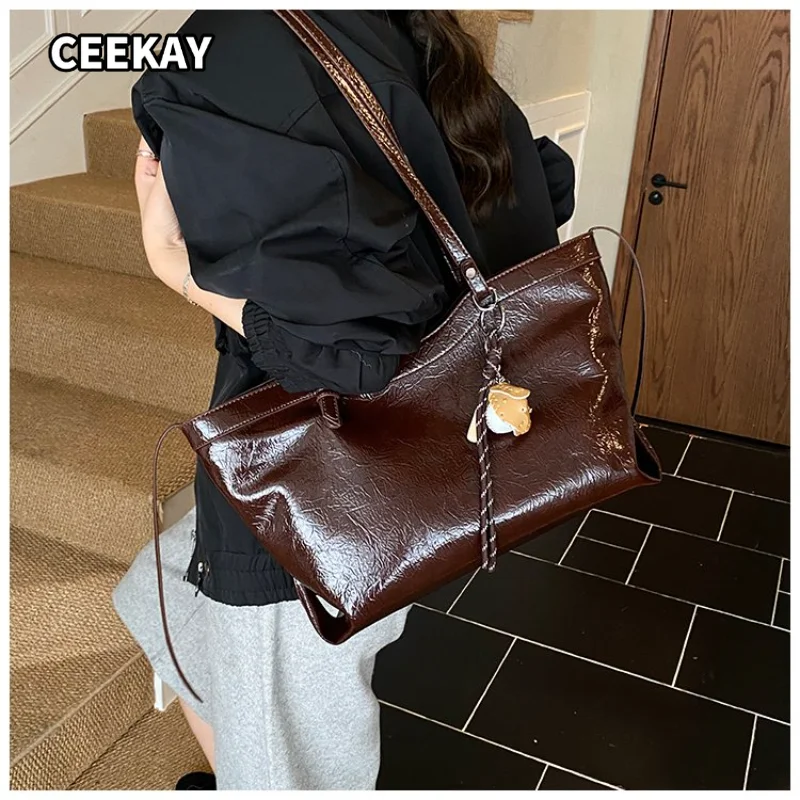 CEEKAY Women's Tote Bag Dark Brown Glossy PU Leather Large Shoulder Handbag Baseball Pendant Zipper Daily Casual Minimalist