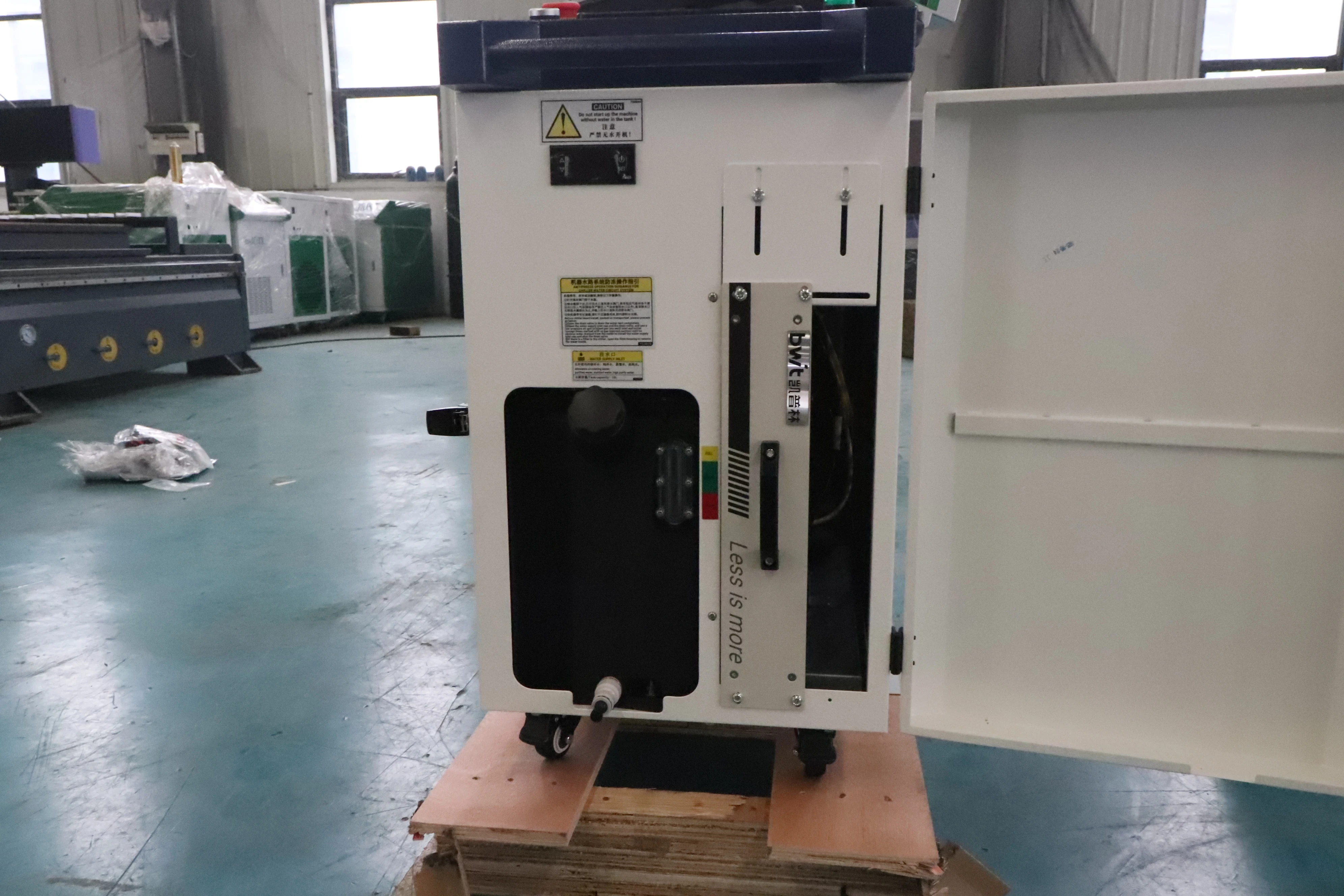 Zdjęcie 3: Czyszczarka laserowa CNC o mocy ciągłej 1500W 2kW 3kW 6kW do kamienia, płyt, betonu, usuwania rdzy z żelaza.