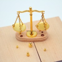 Antique Simulation Balance Scale Mini 1/12 Dollhouse Balance Toy Model Handmade Traditional Design Justice Scale Model Kids Gift
