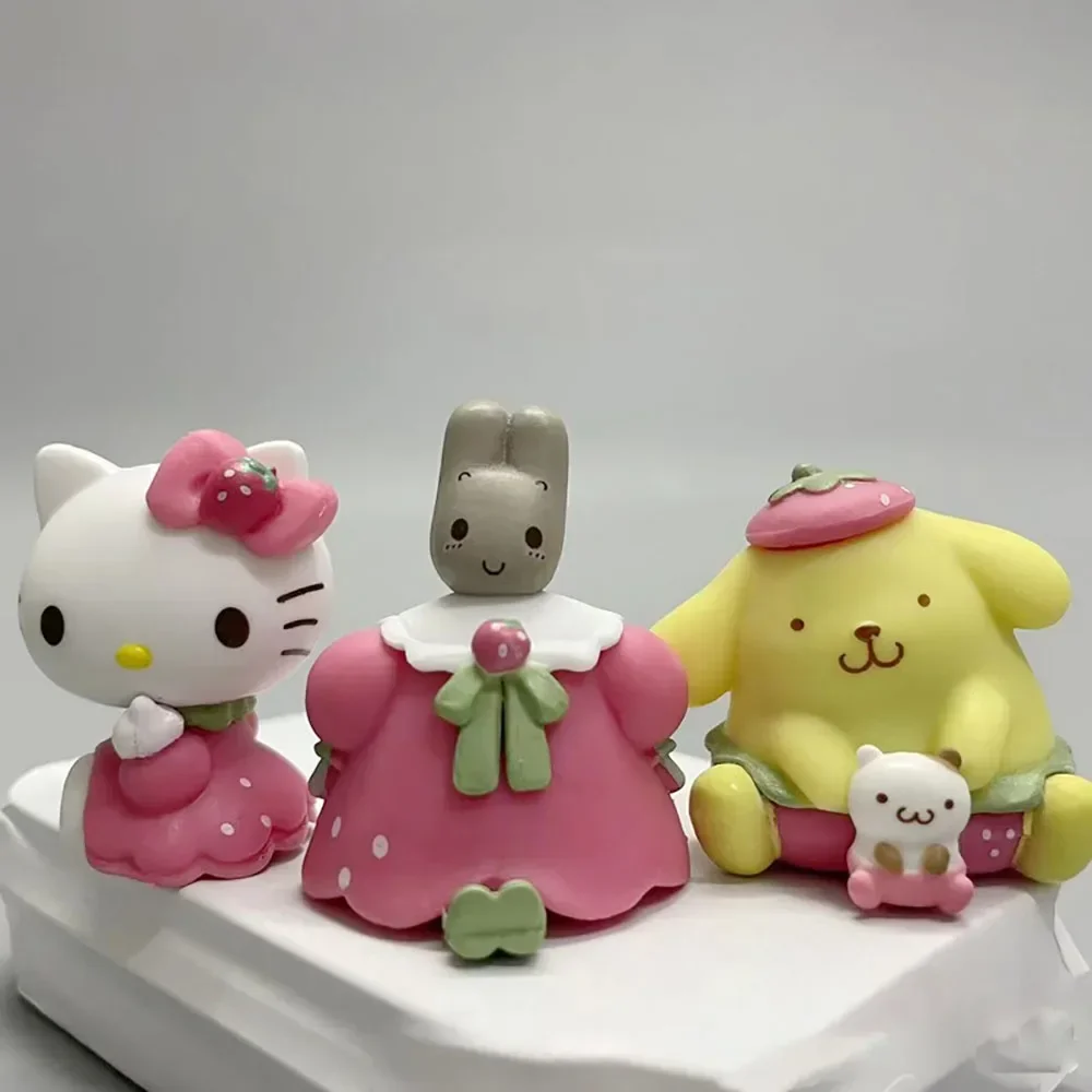 ตุ๊กตา Hello Kitty Sanrio ขนาด4ซม., ตุ๊กตาอะนิเมะกระต่ายสตรอเบอร์รี่ตุ๊กตาน่ารักตกแต่งเค้กแบบ DIY ของขวัญคริสต์มาสสำหรับเด็ก