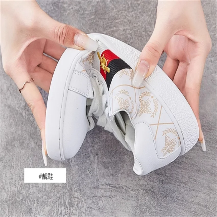 Leather small white shoes women's shoes casual shoes all match shoes Summer 2024 new explosive small bee sneakers board shoes