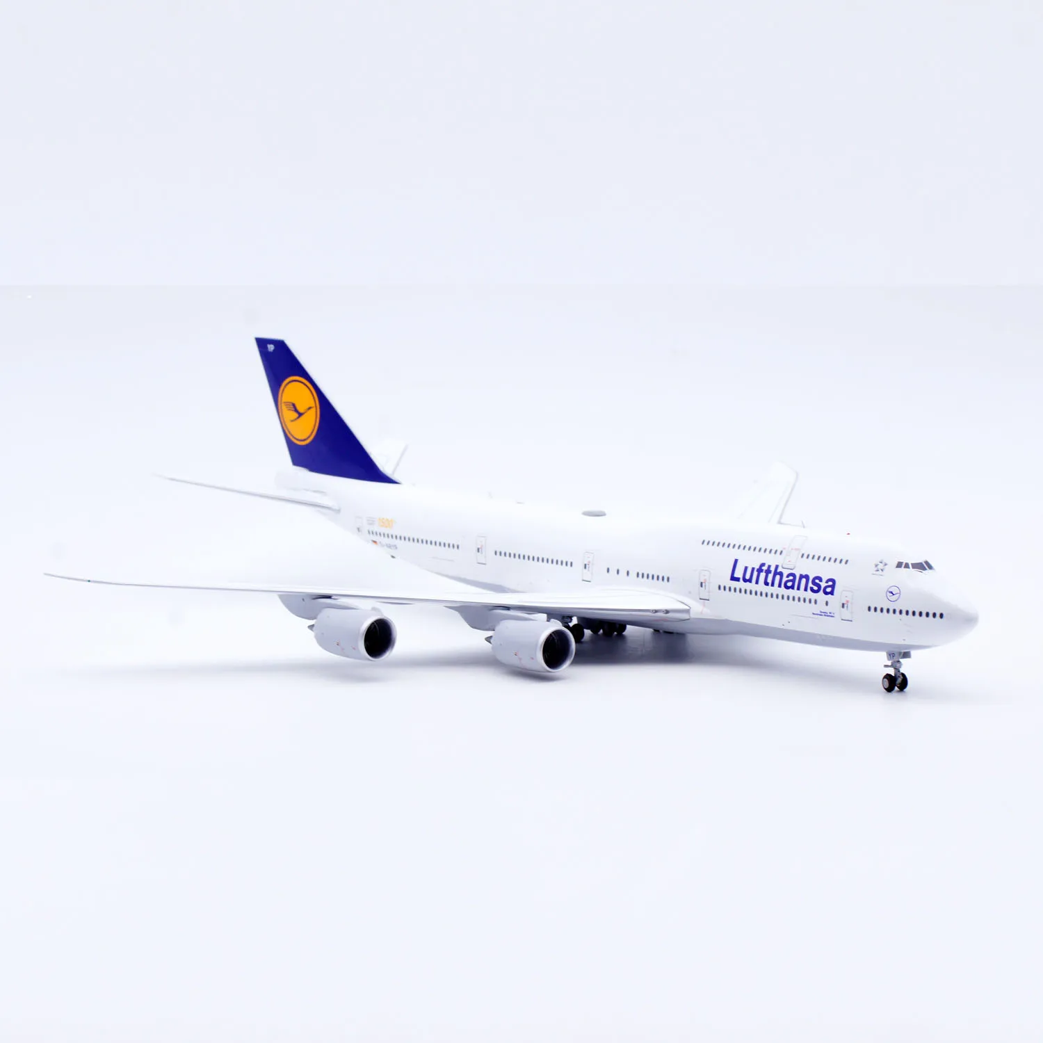 EW2748008 Alloy Collectible Plane Gift JC Wings 1:200 Lufthansa Boeing B747-8 [1500th 747] Diecast Aircraft Jet Model D-ABYP view 4