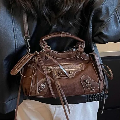 2026 early autumn new fashion versatile casual simple shoulder bag retro large capacity commuter messenger bag bag designer bag