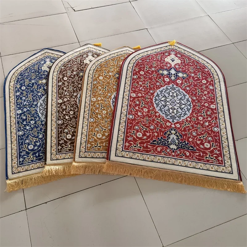 1pc Soft Worship Kneel Travel Prayer Rug Non-slip Prayer Mat Flannel Carpet for Muslim Ramadan Embossing Floor Carpets Portable