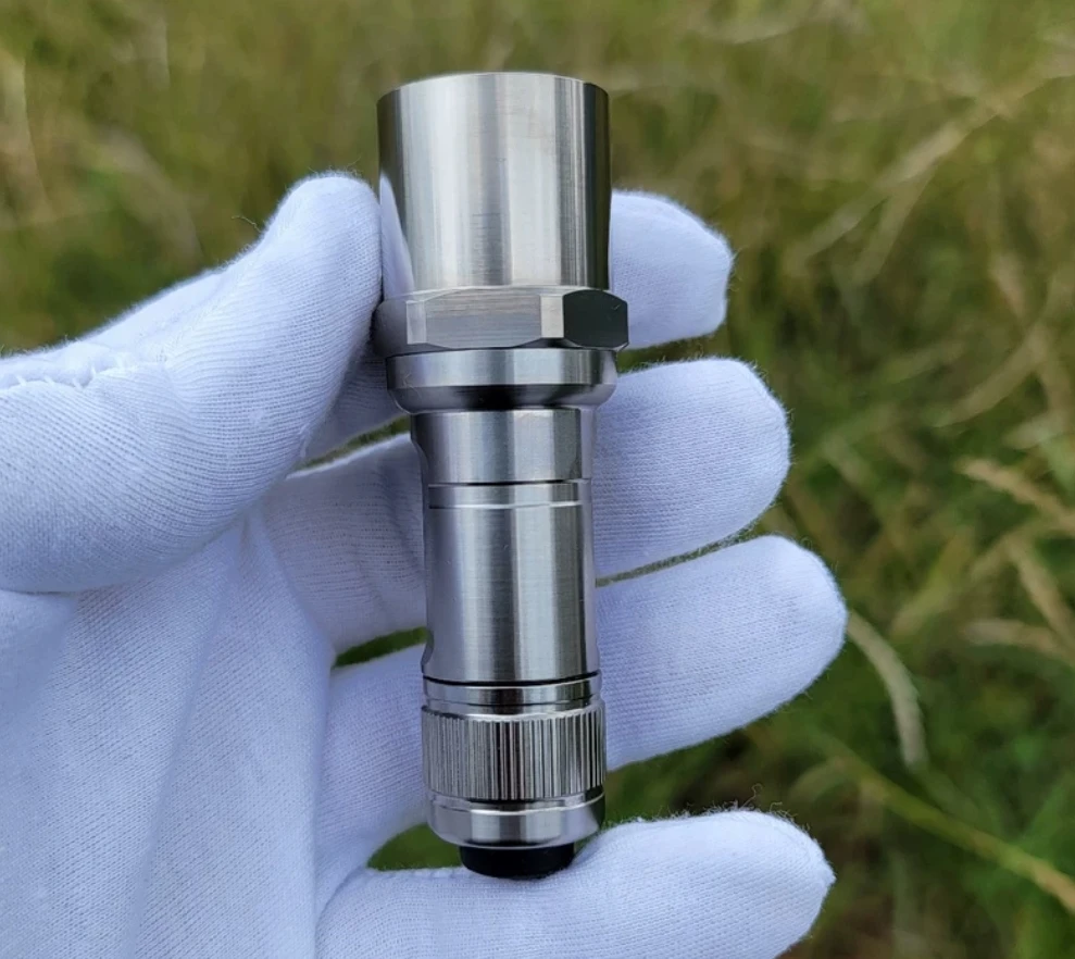 EDC Titanium alloy E 14500 battery flashlight