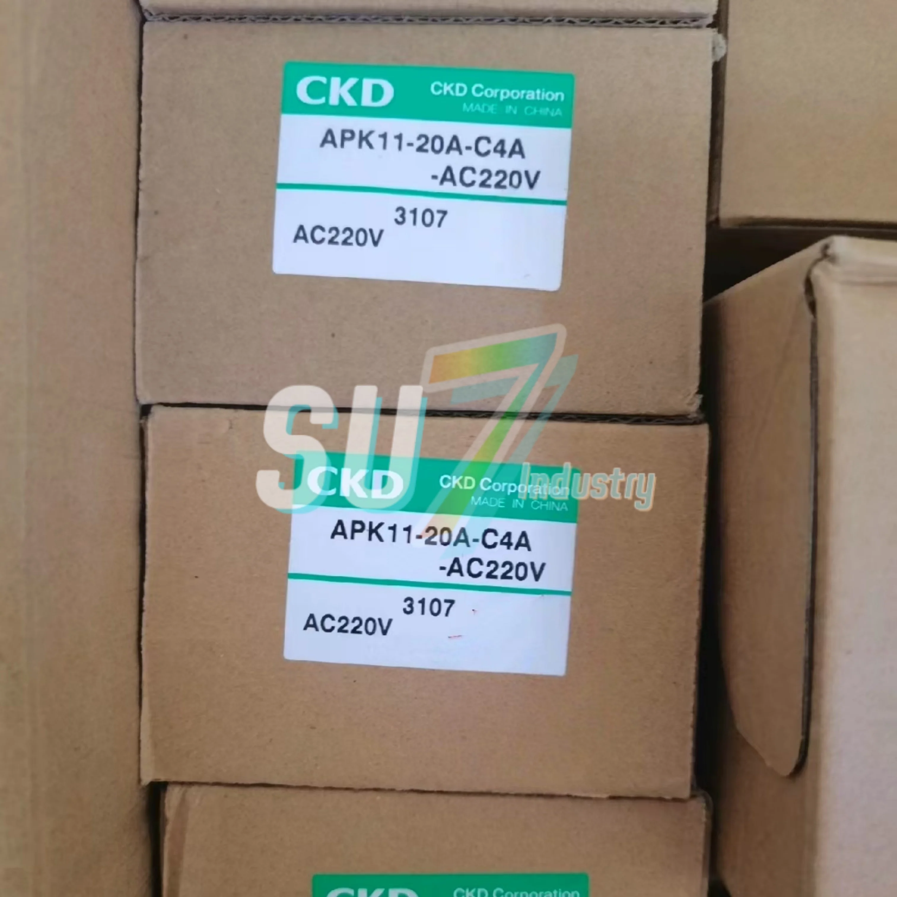 

New In box 4F210-08-AC110V APK11-20A-C4A-AC220V Solenoid Valve