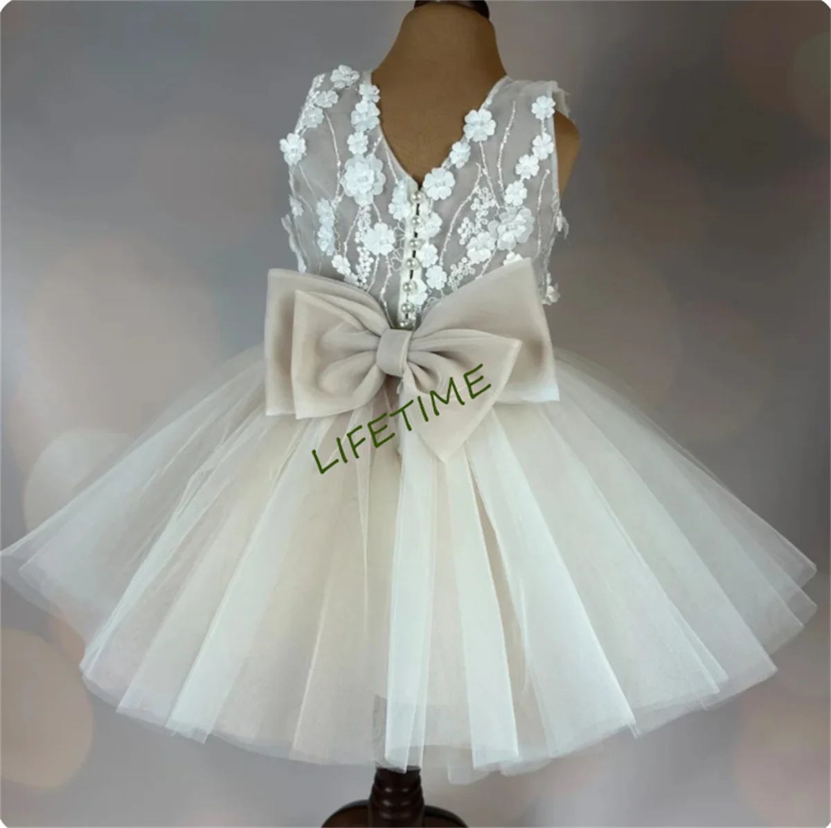 2024 Short Flower Girl Dress with Lace Appliques O Neck Princess Sleeveless Tulle Dress Kid First Communion Dresses 1-12T