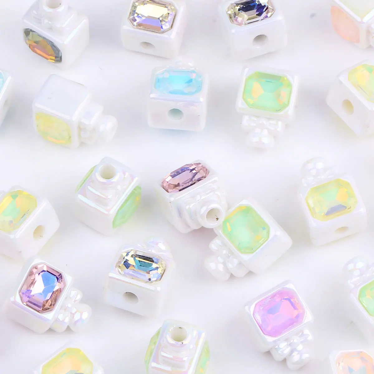 1.3x1.8cm 5 sztuk losowy kolor Mix Multicolor kształt butelki perfum akrylowe koraliki do tworzenia biżuterii Diy akcesoria naszyjnikowe