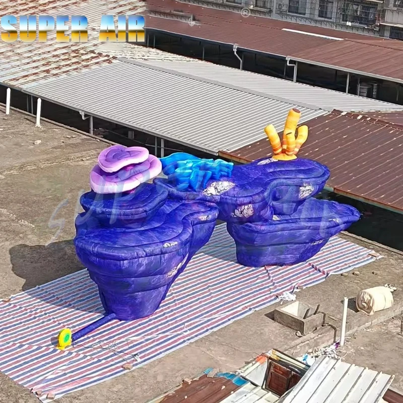 Großhandel tiefblauer aufblasbarer Stein mit Korallen, Schwammrohr-Modellballon für Bühnenhintergrunddekoration