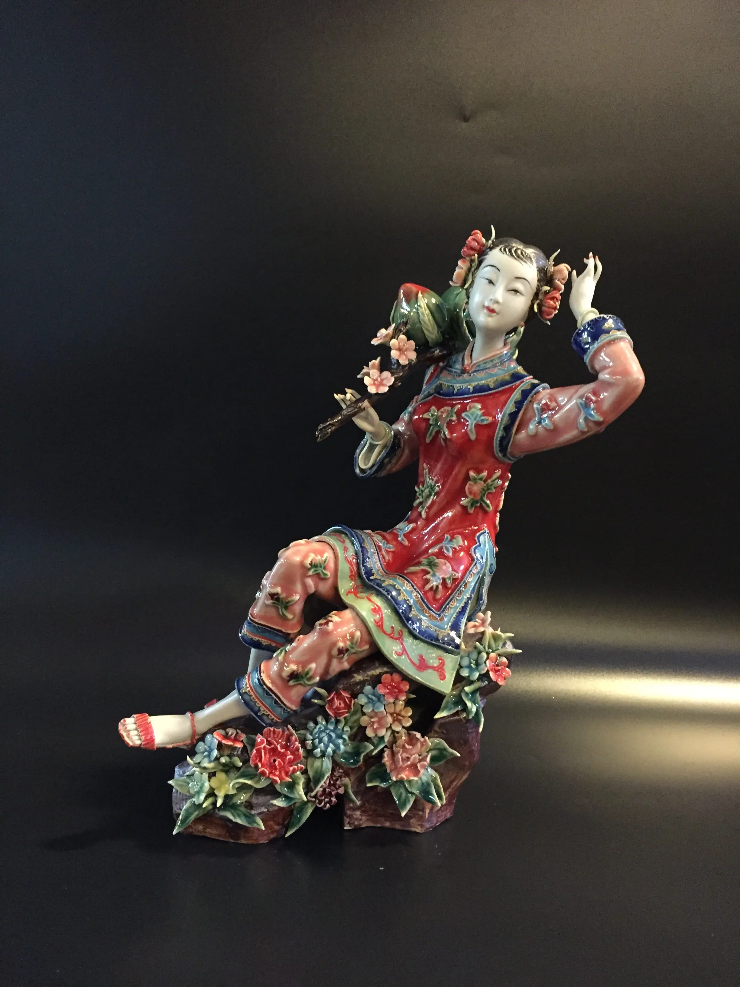 Shiwan ceramic dolls, creative home ornaments, ancient ladies, TV cabinets, wine cabinet ornaments, peach blossom fairies
