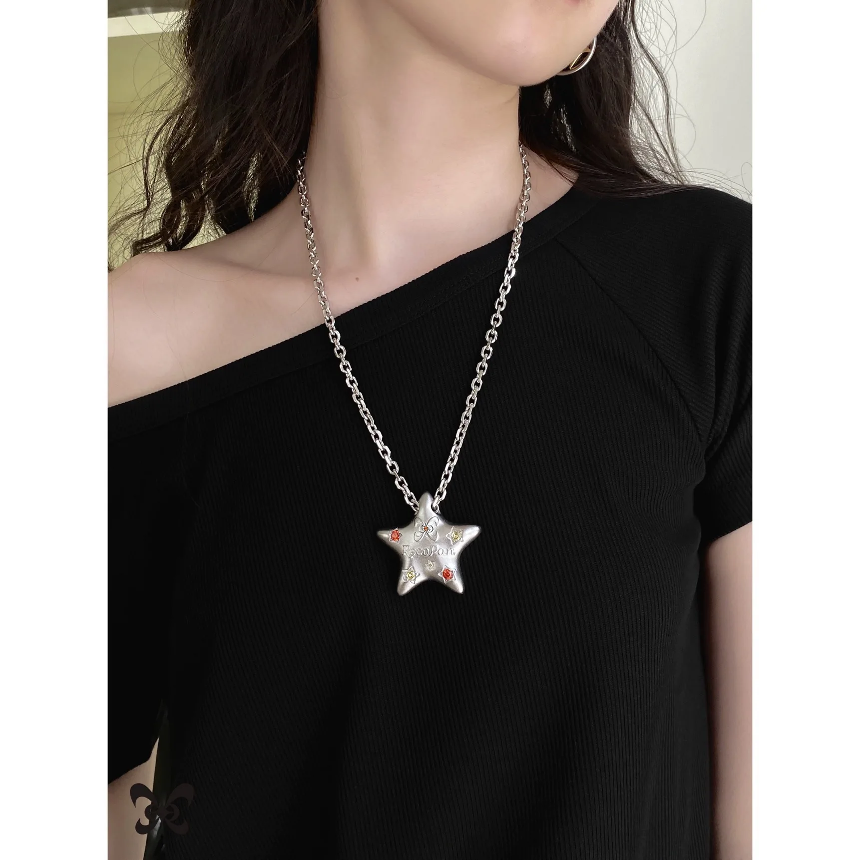 

2025 Fashion Hot selling Brand Long Necklace Blogger Same Style Star Pendant Matte Personalized Design High end Anniversary Gift