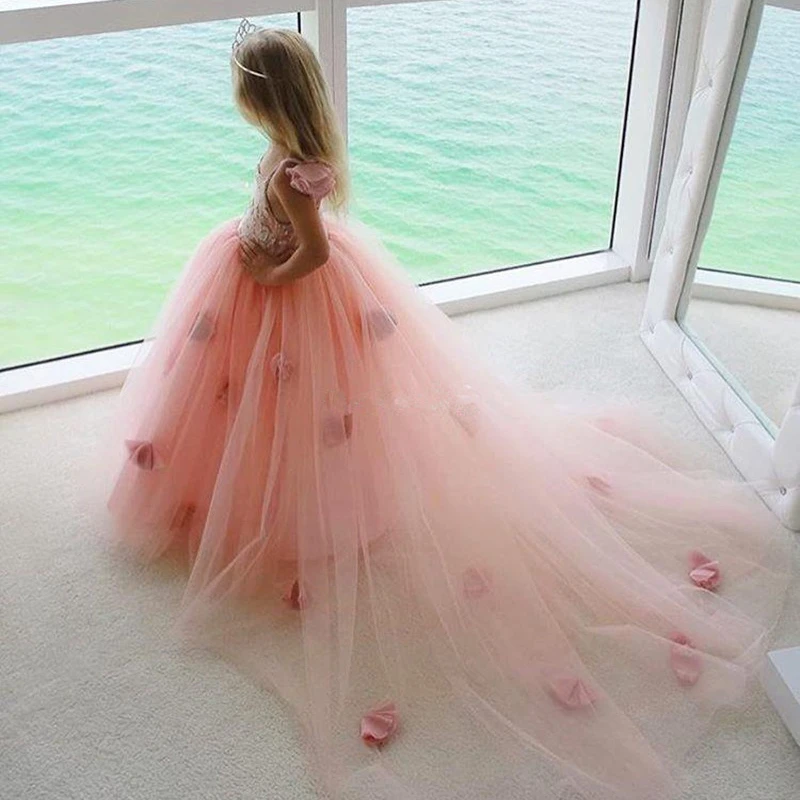 Abiti da ragazza di fiori per matrimonio Blush Pink Bellissimi volant Abiti da spettacolo principessa per abito da spiaggia per festa di compleanno per bambini