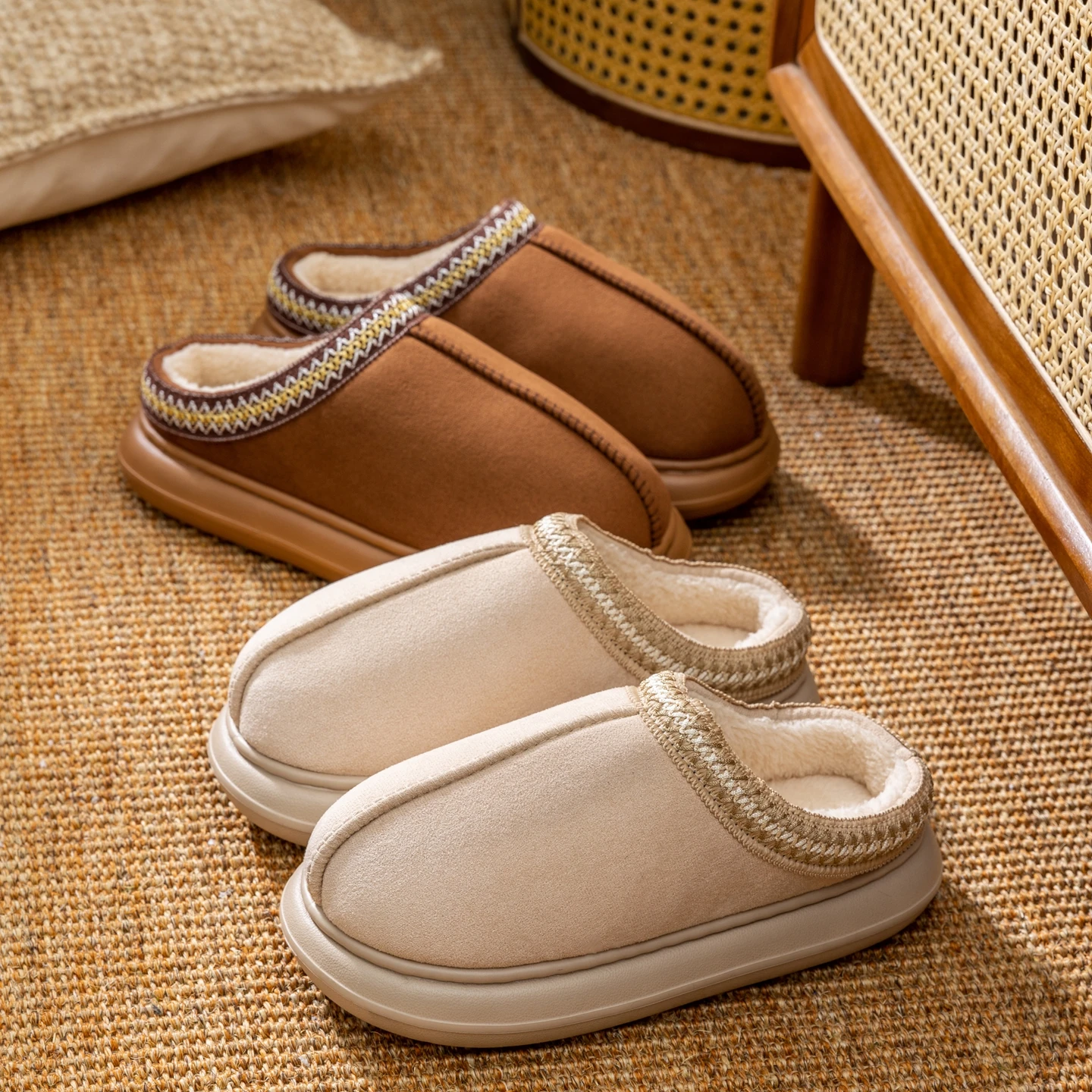 شبشب شتوي نسائي من القطيفة أحذية منزلية غامضة مع نعل سميك غير قابل للانزلاق، مريح للاستخدام الداخلي/الخارجي، سهل الارتداء للمنزل وغير الرسمي