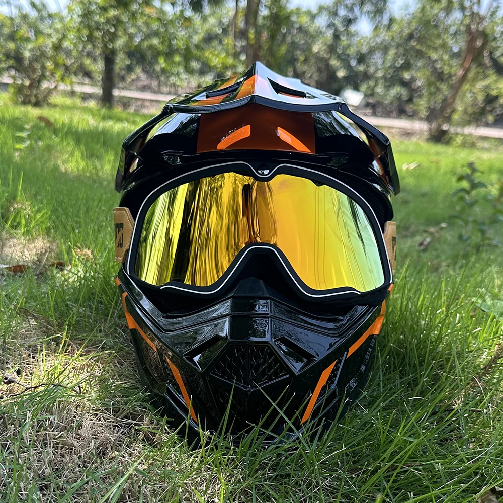 Glossy Motorcycle Helmet for Men, Orange Stripe Print Retro Motorcycle Helmet for Men, Stylish Cool Lettered Full-Face Motorcycle Helmet, Paired with Gold Goggles, Unisex, Suitable for All Seasons