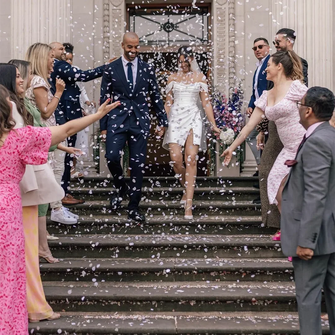 Vestido de novia plisado con abertura debajo del hombro para mujer, Vestido de novia de crepé corto, línea A, elegante, Sexy, Playa