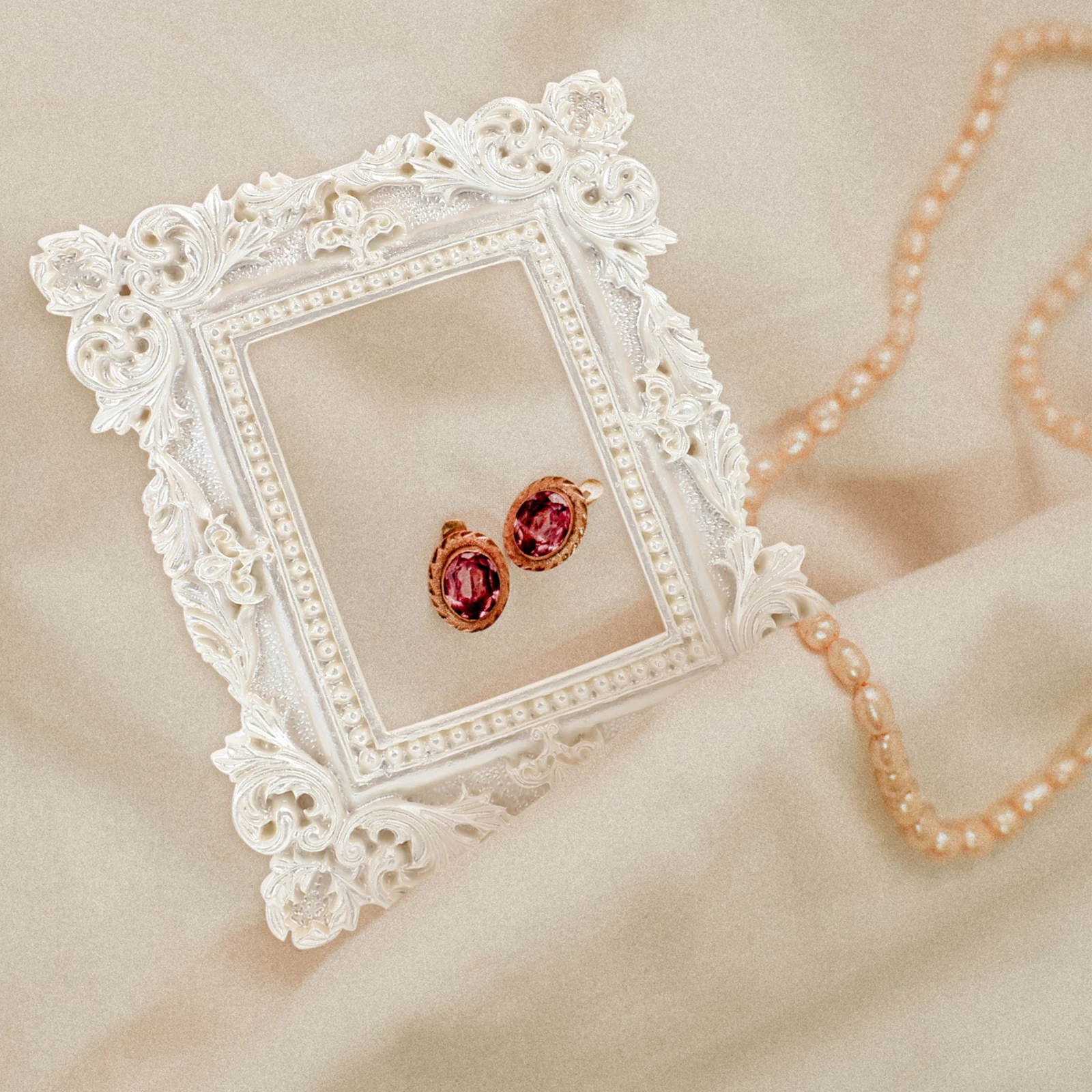 

2pcs 2 Retro Frame Pearl Creative Photo Props White Resin Vintage Frames for Baby Photography Home Decor Creative Props