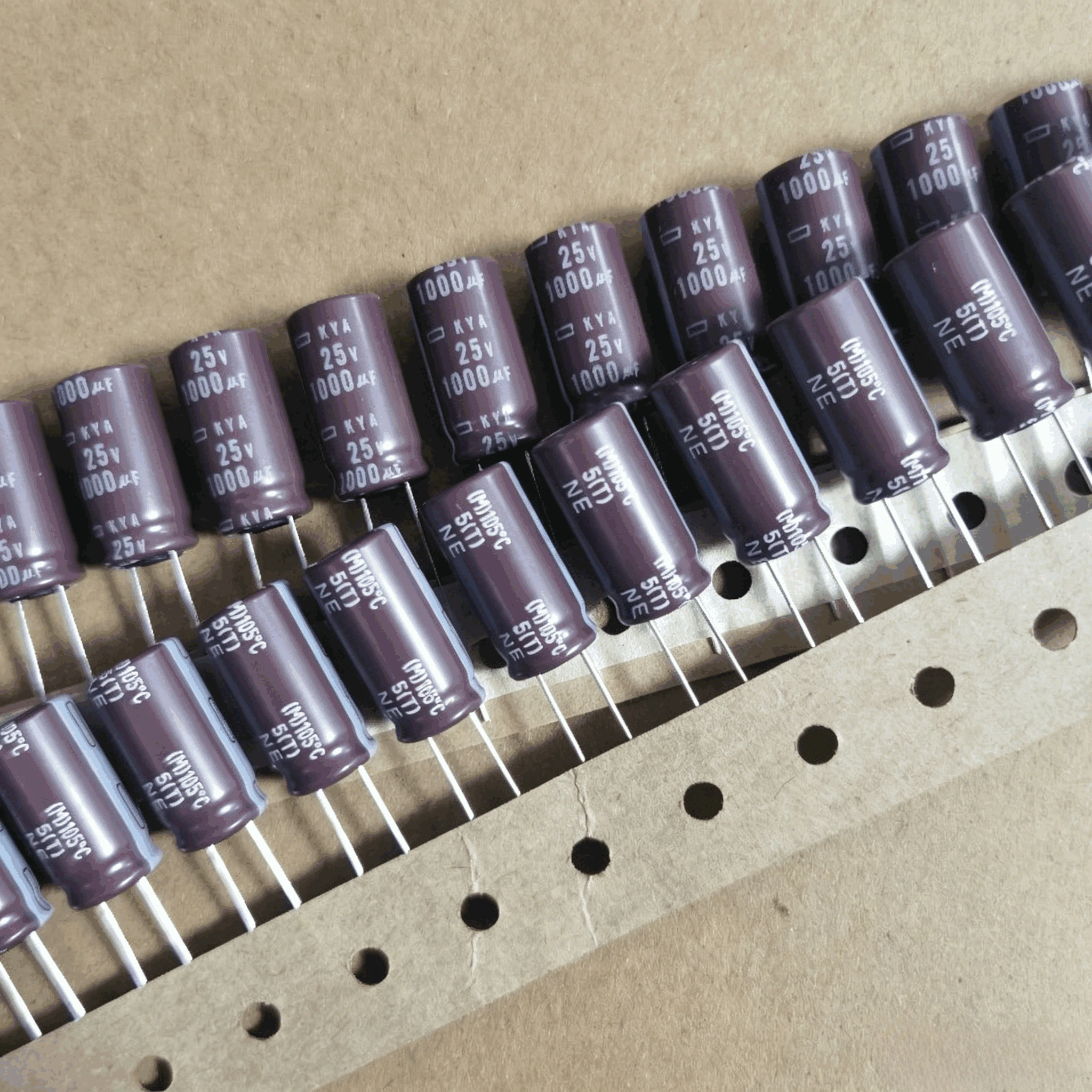 50-10pcs 25V 1000μF 10x20 NIPPON CHEMI-CON KYA High-Frequency Low-Impedance Electrolytic Capacitor 1000μF 25V Genuine