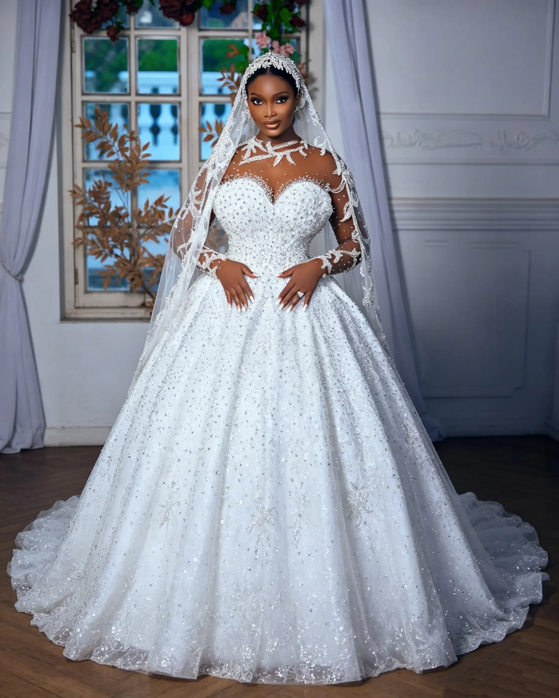 Plus Size Luxury Crystal Beaded Ball Gown Wedding Dress Customized Long Sleeve Illusion Neck Bridal Gown Vestidos de novia