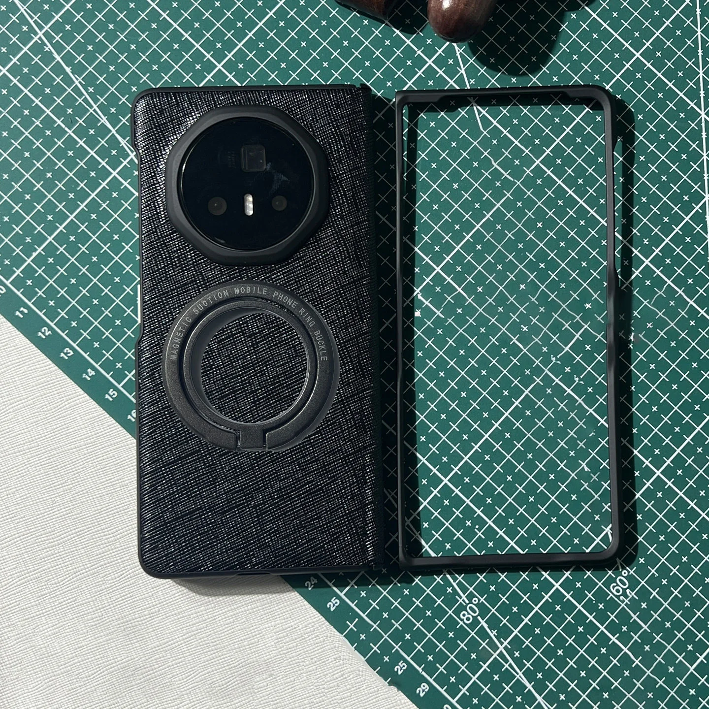 Magnetyczne etui i uchwyt do składanego smartfona Honor Magic V5 z ochroną zawiasu, odporne na zarysowania, smukłe, wysokiej jakości skórzane etui. — zdjęcie produktu 4