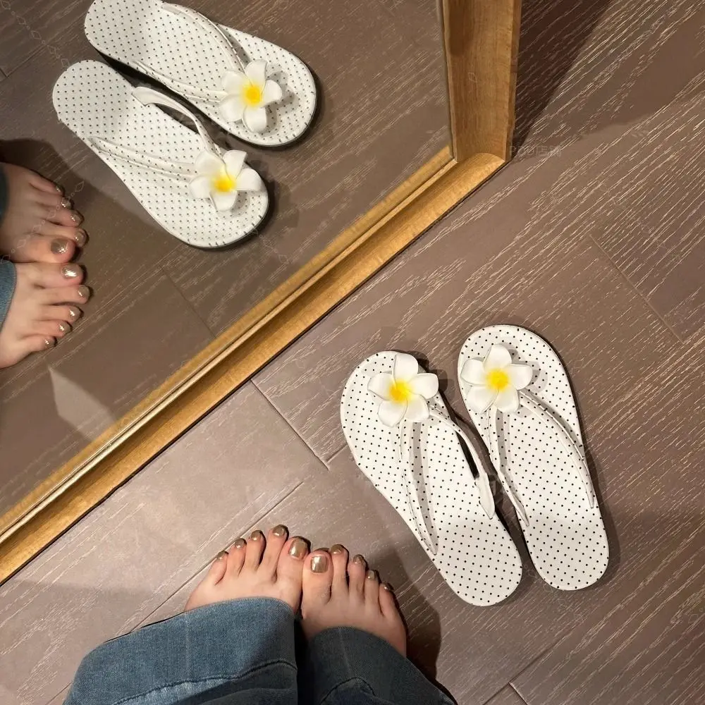 

Cute Summer Flower Slipper Polka Dot Beach Women's Sandals Elegant Vacation Beach Slippers Bath