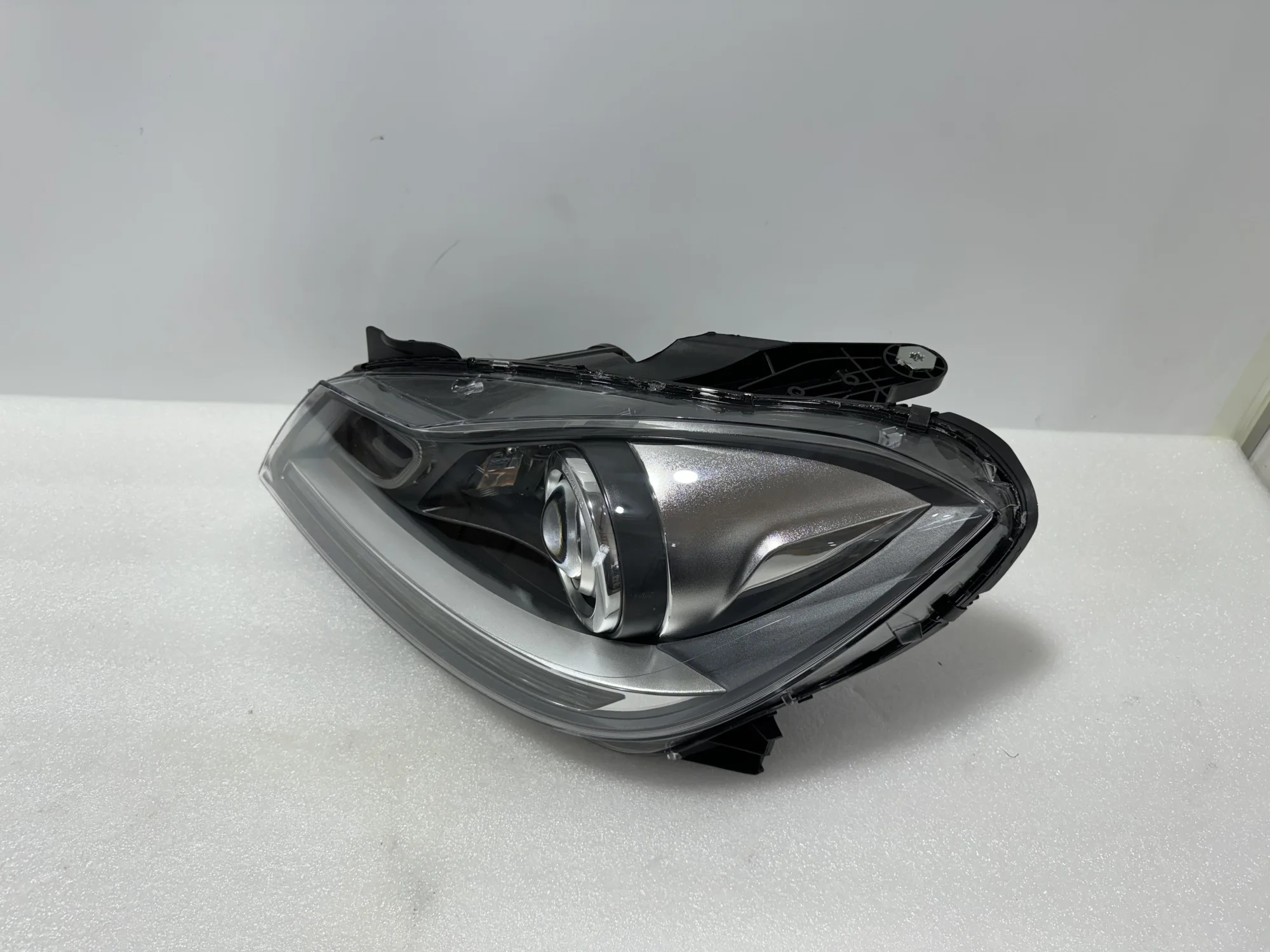 Suitable for Mercedes Benz C-Class W204 hernia headlights 2011-2014 C200 C250 C300 hernia headlights W204 hernia headlights