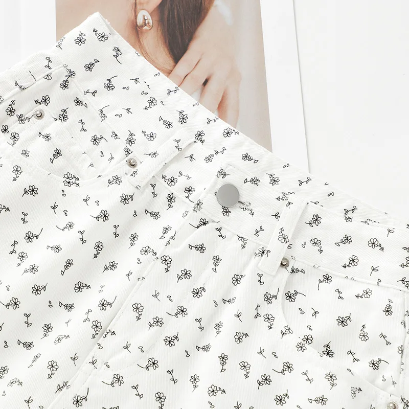 سراويل بيضاء مُزينة بنقشة الزهور للنساء، جينز صيفي متعدد الاستخدامات عالي الخصر للتخسيس كاجوال فضفاض بسبع نقاط #4