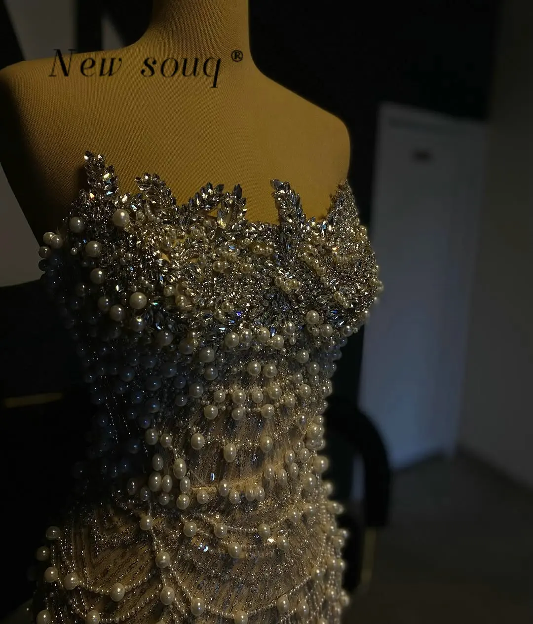 

Длинные вечерние платья-русалки без бретелек цвета шампань с кристаллами, жемчугом и бисером для выпускного вечера, торжественных мероприятий и вечеринок, на заказ