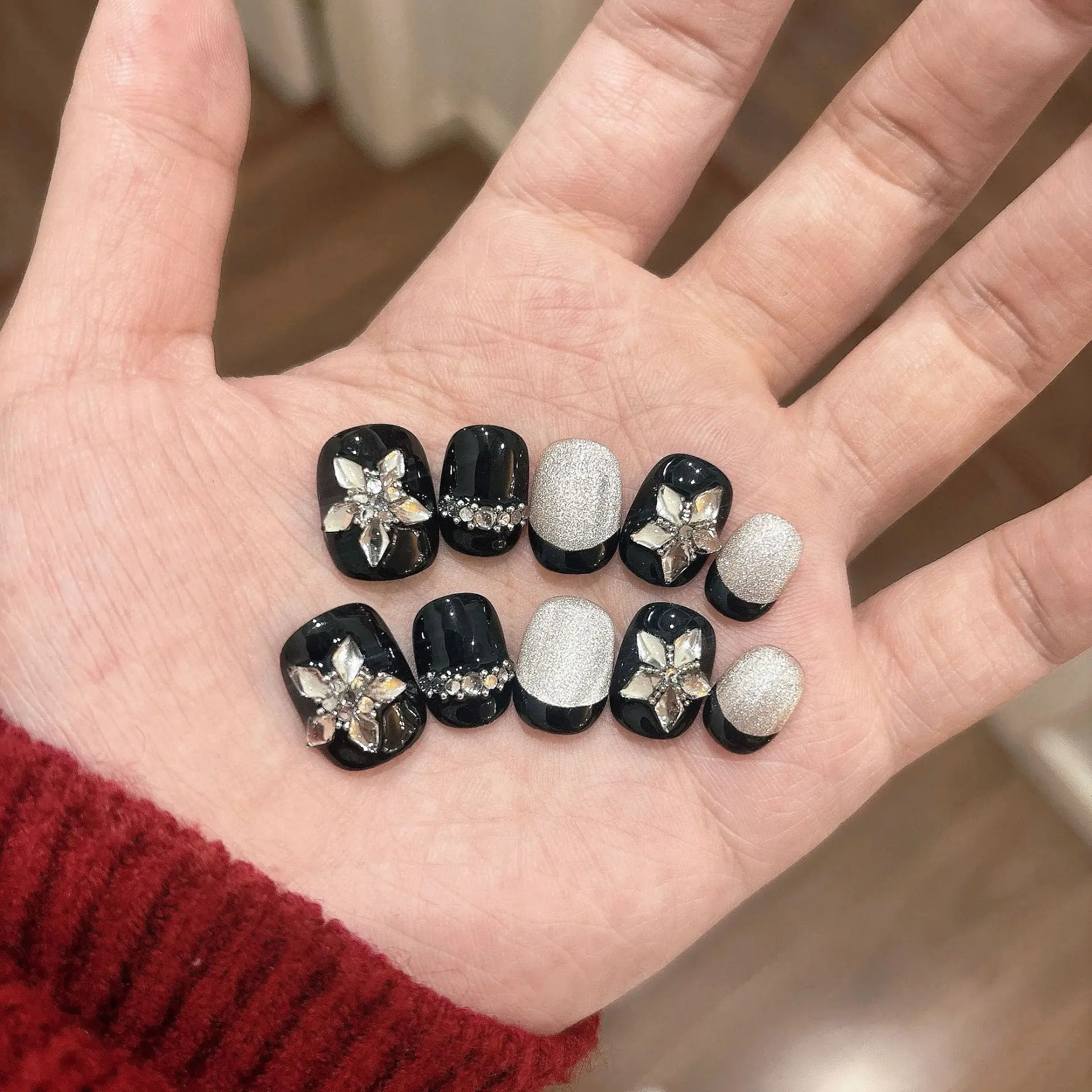 10 Uds. De uñas postizas hechas a mano, arte de uñas francés negro, uñas postizas de diamante de cinco estrellas ovaladas cortas, punta de uñas de cobertura completa para mujeres y niñas