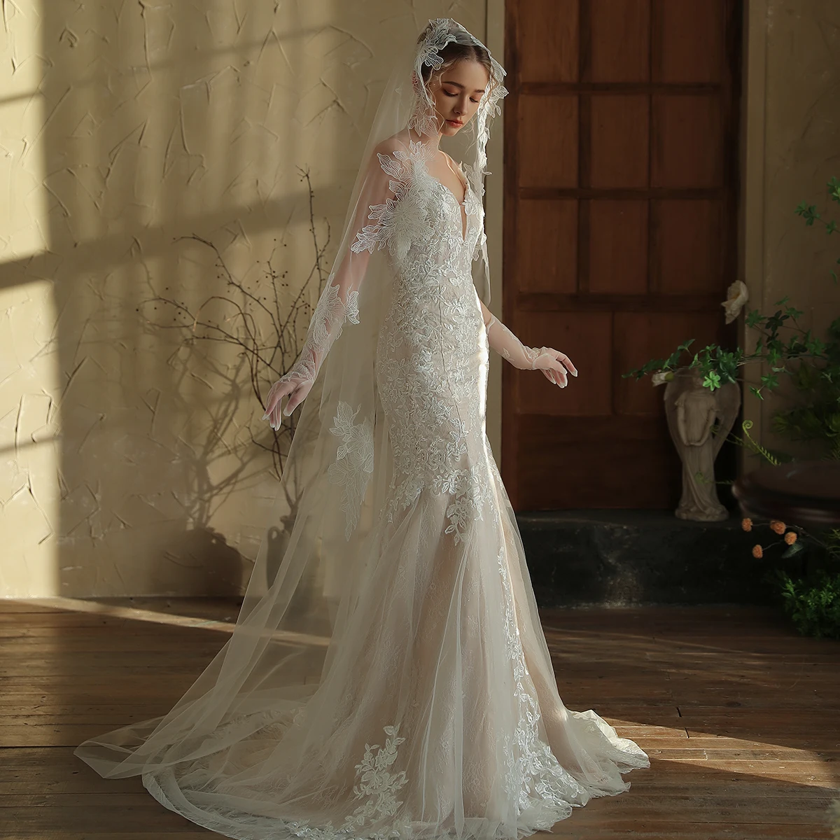 

V392 White Long Single Layer Bridal Veil with Small Train Wedding Photography Headpiece for Brides Without comb