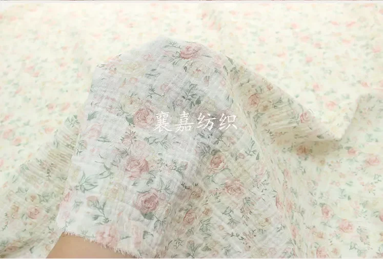 قماش شاش قطني بطبقة مزدوجة مطبوع عليه زهور ساحرة لملابس النوم وقماش خياطة الملابس المنزلية، 135 × 50 سم