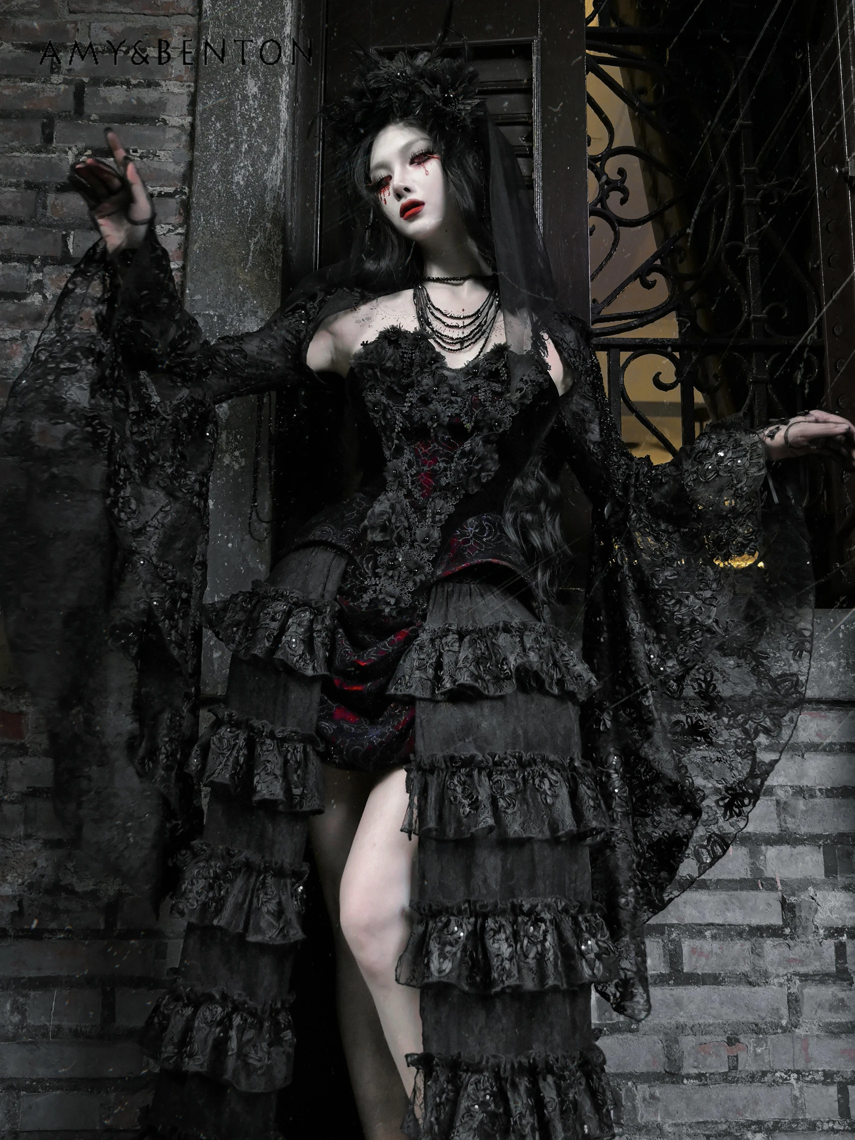 Top bustier con corsetto in velluto gotico nero e rosso originale, sottocultura invernale di Halloween, set di gonne lunghe con top a lisca di pesce sexy per ragazza scura