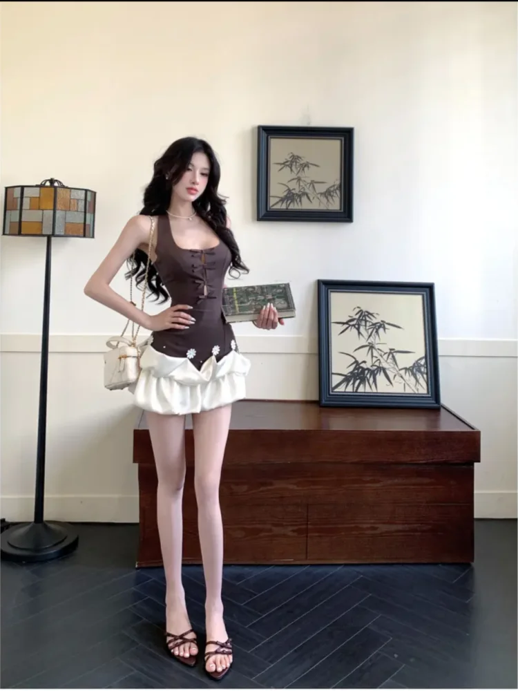 夏エレガントプリンセスパーティードレスフレンチボウスイートスリムカットアウトホルターネックドレスY2kフラワーコントラストサマードレス女性2025