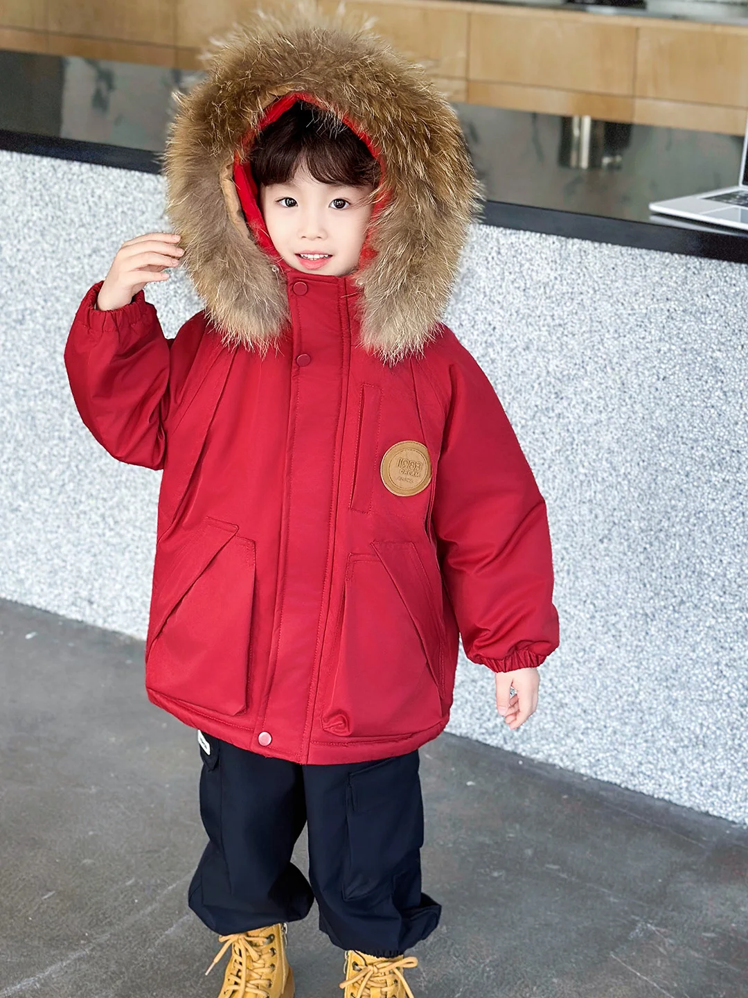 

Утепленная хлопковая куртка для мальчиков с большим меховым воротником, капюшоном, теплая, повседневная, с длинными рукавами, на молнии, молодежная модная модель