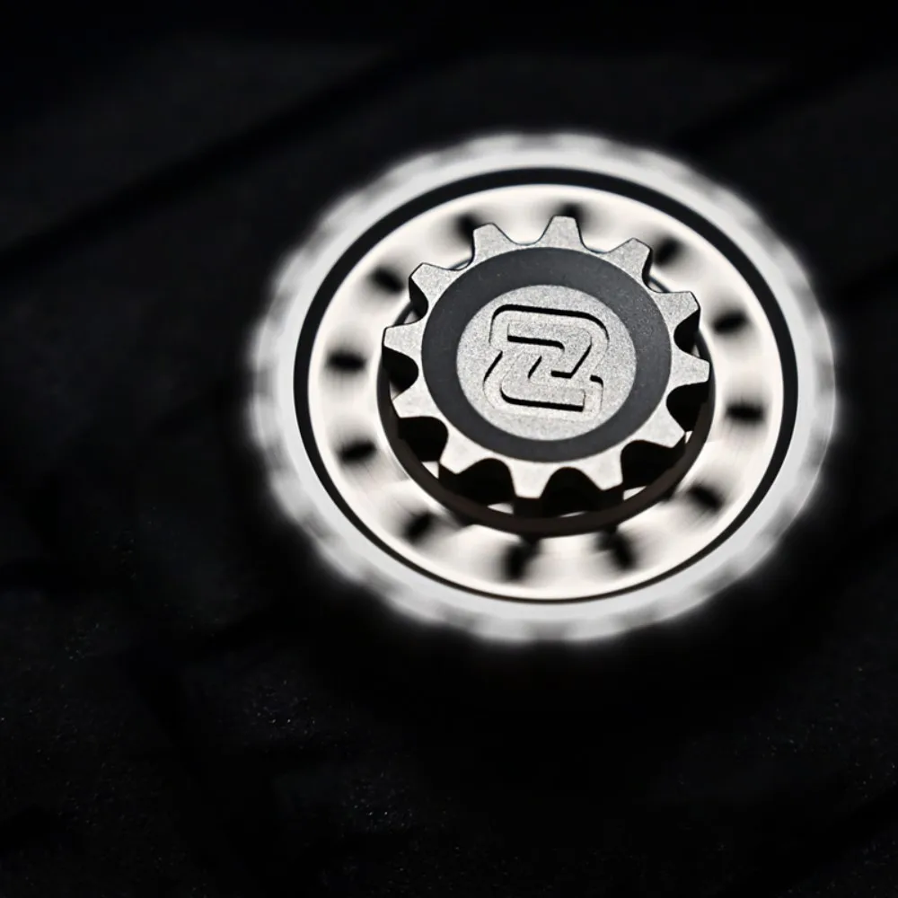 MCZHI EDC Fidget Spinner Geisterzähne Edelstahl Titan Stressabbau Spielzeug Zappelspielzeug für Erwachsene Büro Schreibtischzubehör