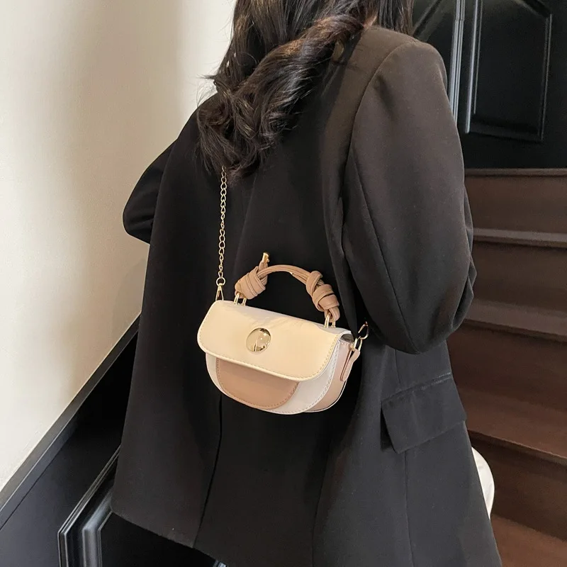 

2025 Новая женская сумка через плечо в стиле ретро в стиле преппи, повседневная сумка на плечо, минималистичная универсальная пригородная сумка для ежедневного использования